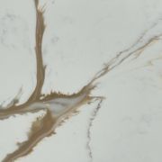 Detailed close-up of ST Quartz Oro Extra, showcasing the rich, layered golden-brown vein with soft, feathered edges on a crisp white base